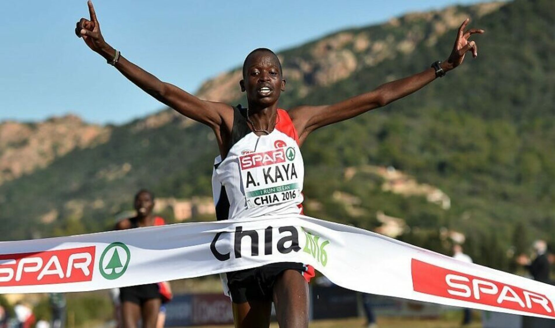Двукратный чемпион Европы кенийский турок Арас Кайя дисквалифицирован за допинг.