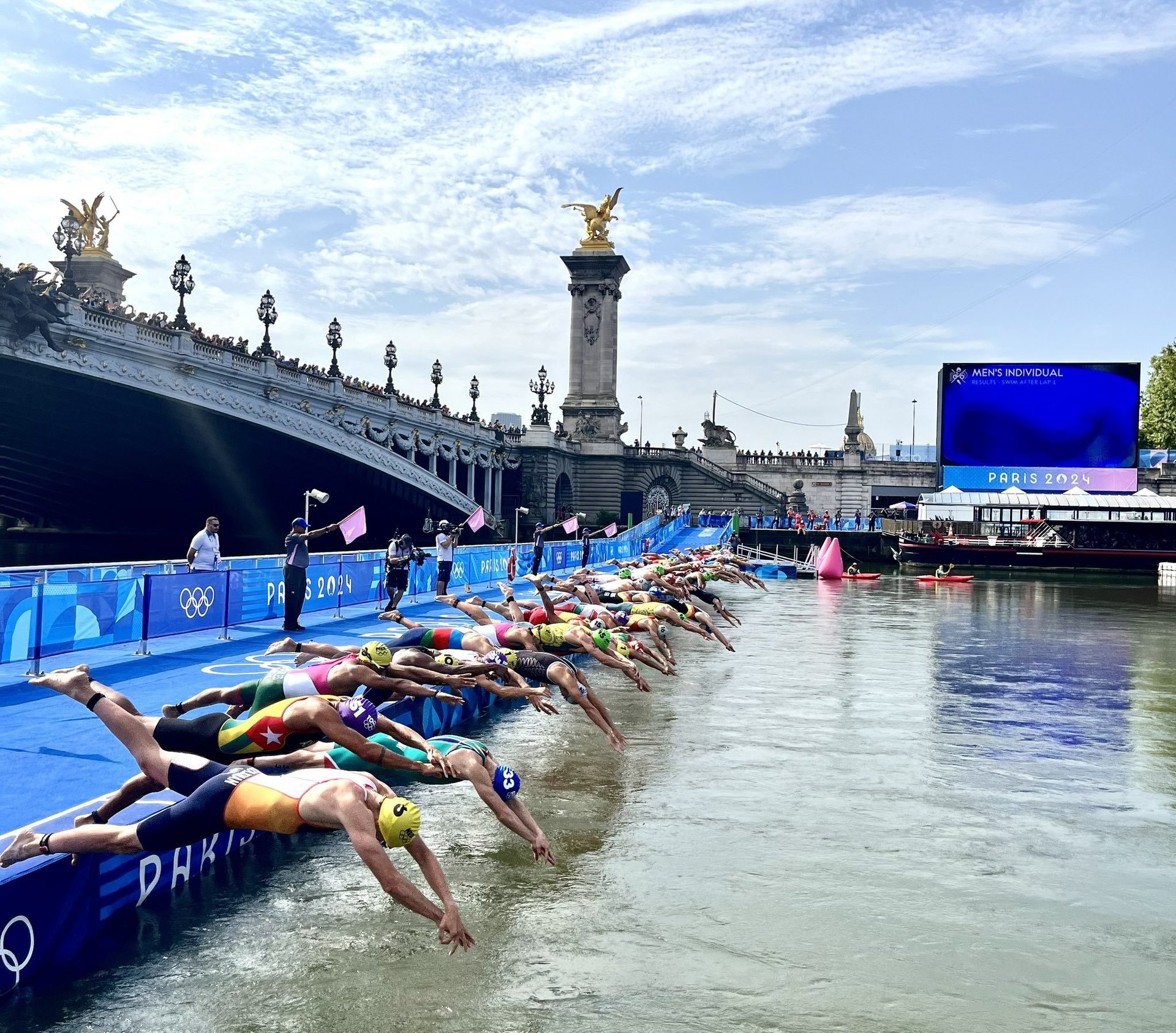 Олимпийский триатлон Париж-2024: супер-старт в прекрасном Париже! Видео.