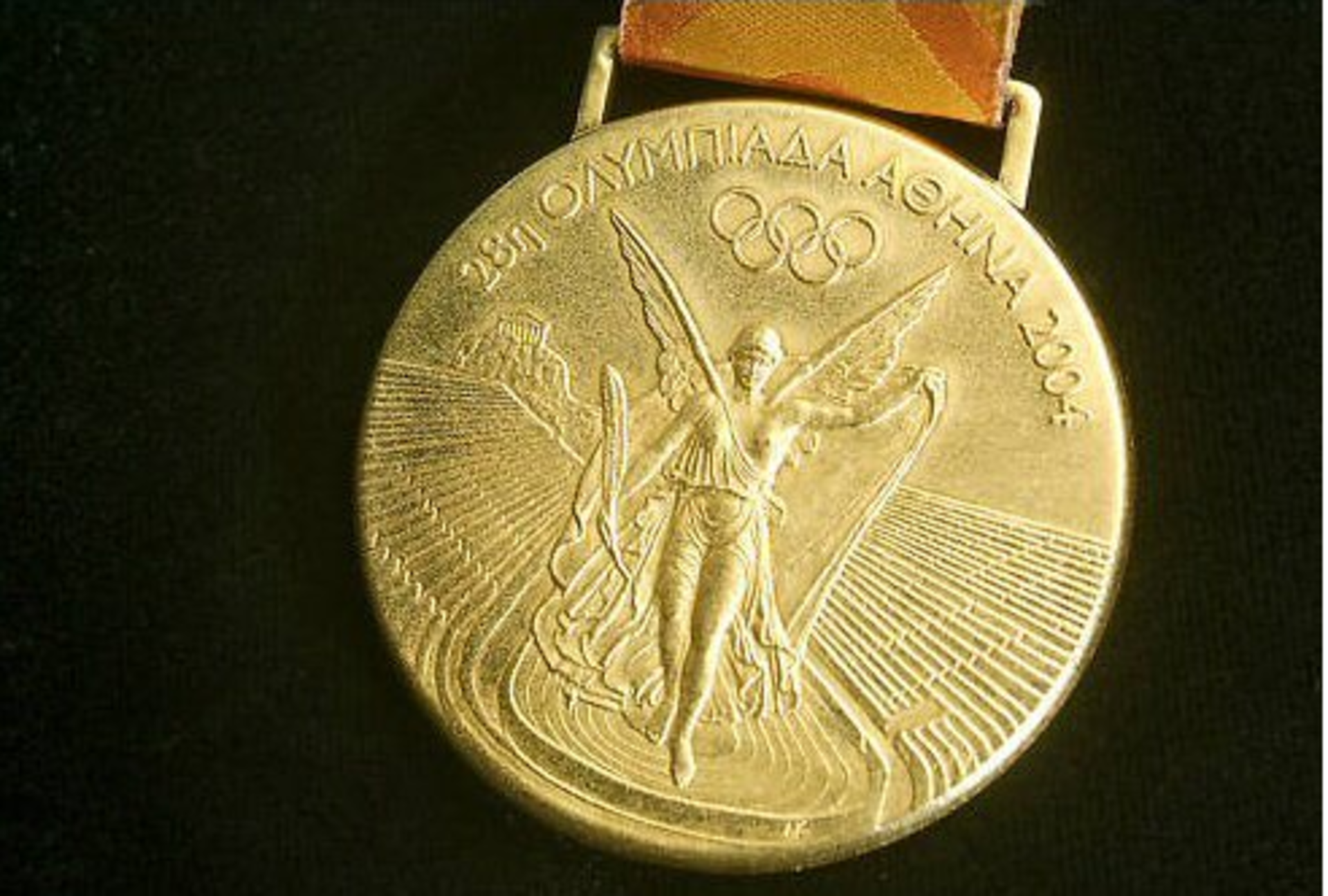 Первую золотую медаль на олимпийских играх. Золотая медаль Афины 2004. Афины Олимпийские медали. Олимпийская медаль Афины 2004. Медали Олимпийских игр Афины 2004.
