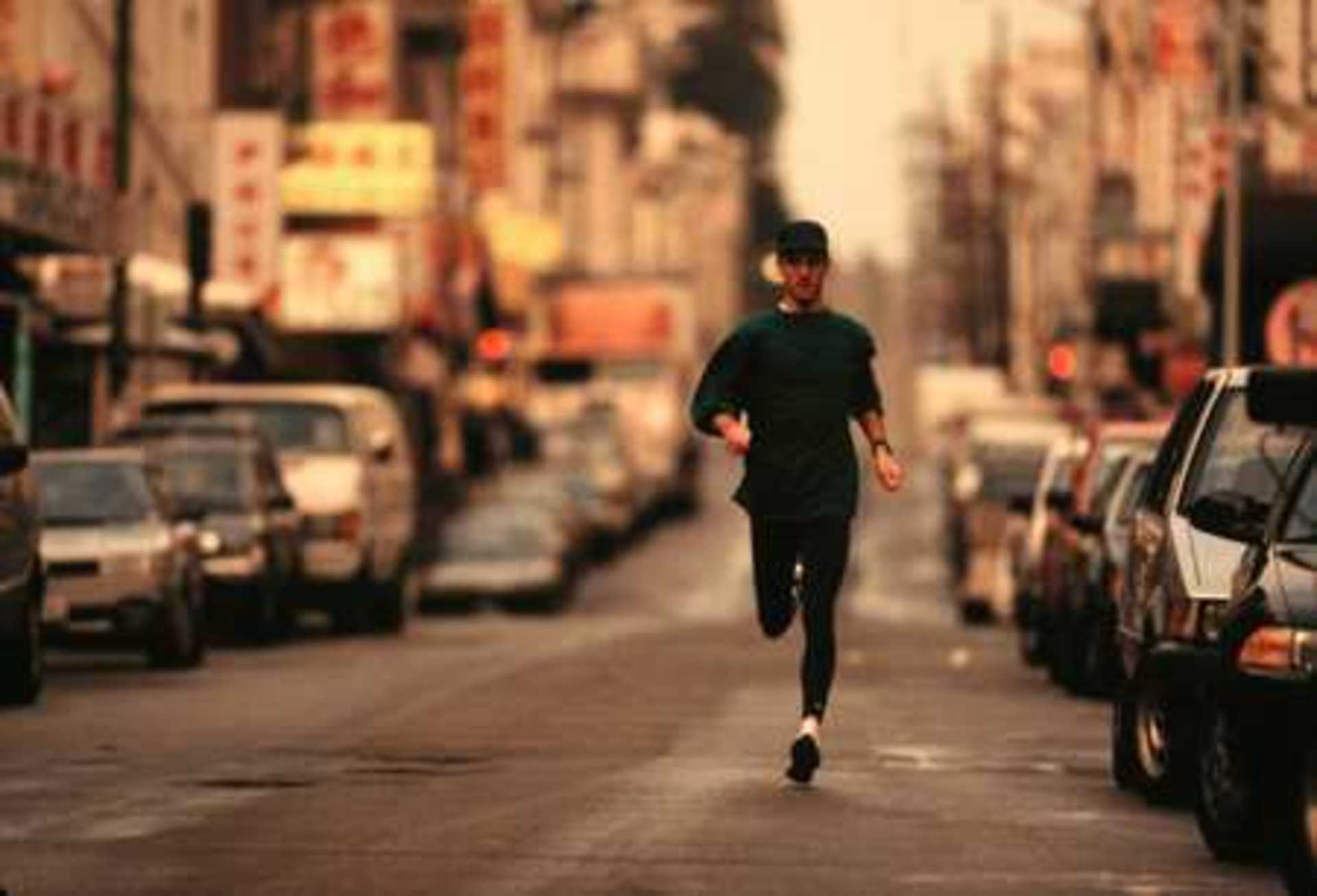 Running city. City Run. Urban Running. Chile City Running. Urban Runner deliver.