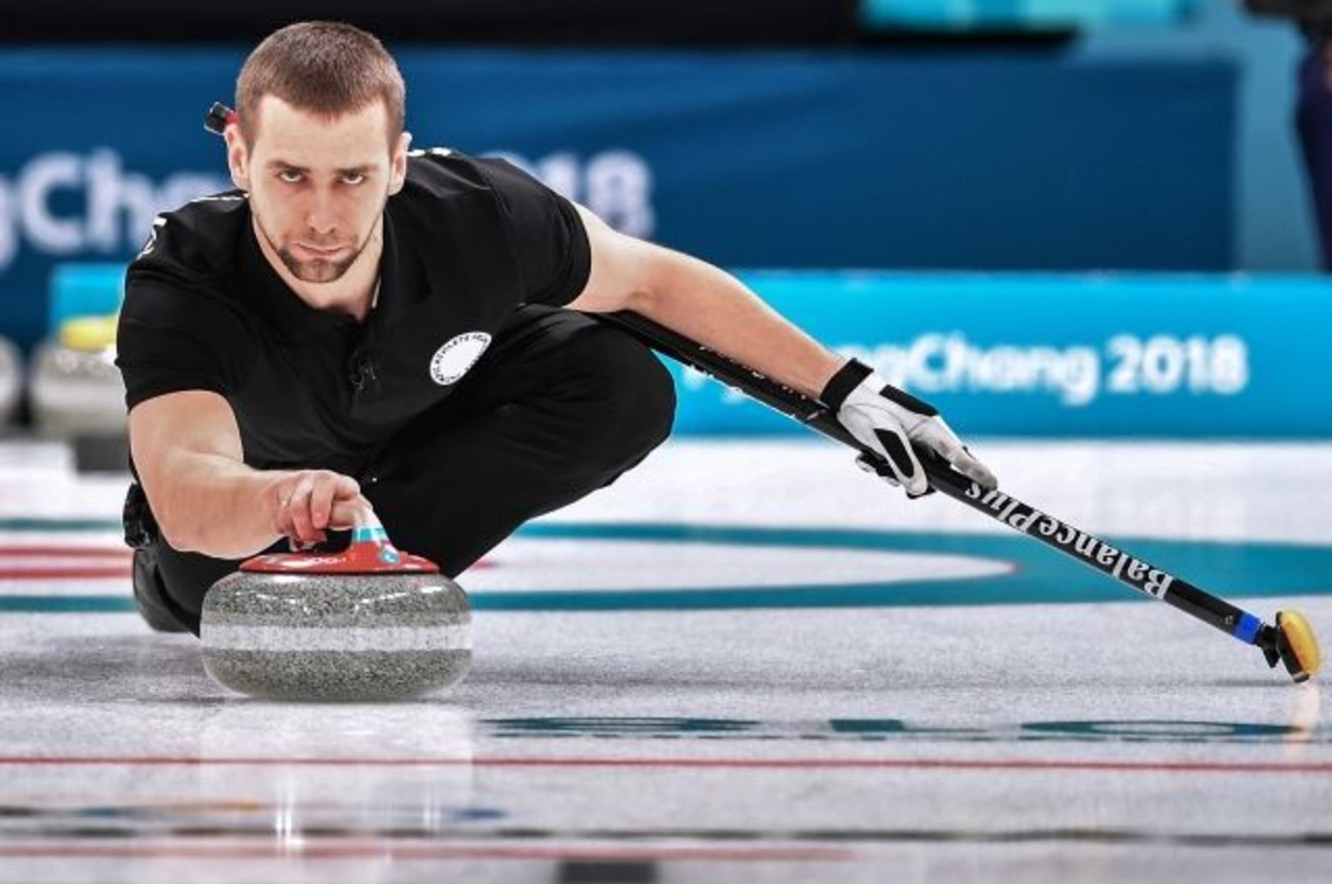 Александр крушельницкий керлинг. Зимние олимпийские виды спорта керлинг. Даниэль магнуссон керлинг. Керлинг спортсмены. Школьников вадим евгеньевич керлинг.